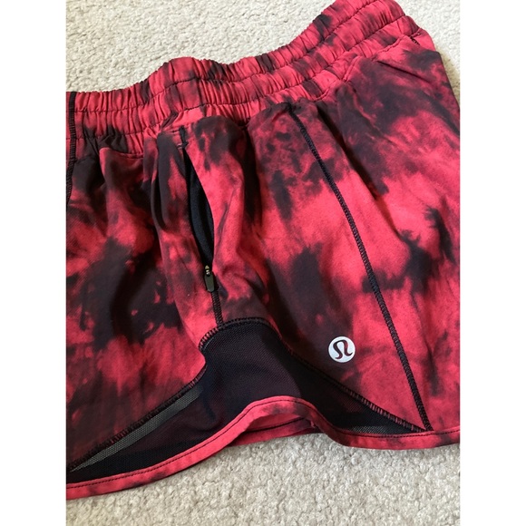 Lululemon Hotty Hot Short II 2.5" Size 6 - Picture 8 of 8